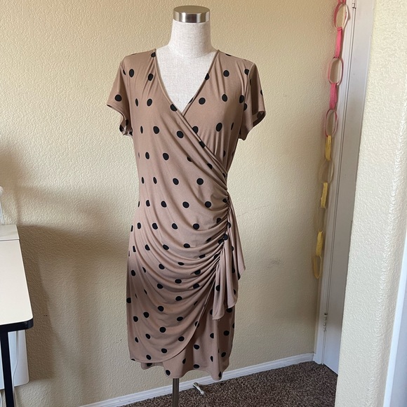 New York & Company Dresses & Skirts - New York and company short sleeve Polka dot dress.